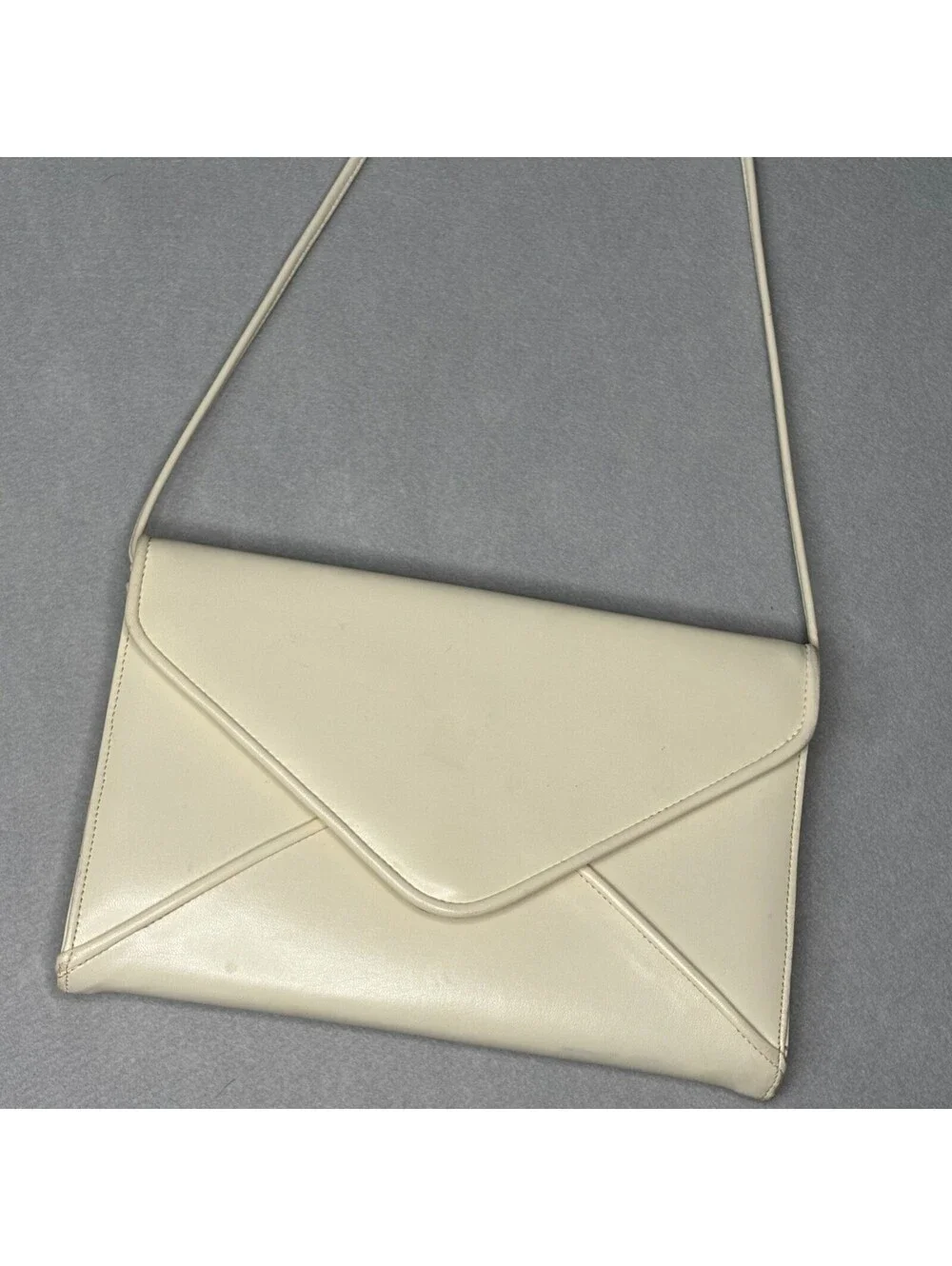 Elegant Vintage Cream Leather Envelope Shoulder Bag